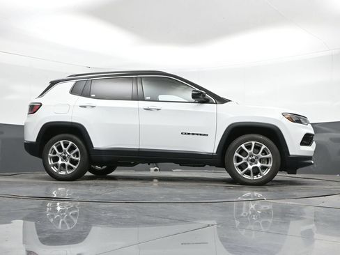 Used 2025 Jeep Compass Limited AWD/4WD image 42
