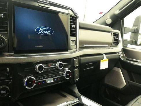 New 2026 Ford F250 Platinum w/ FX4 Off-Road Package image 11