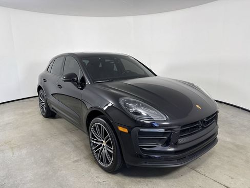 Certified 2024 Porsche Macan w/ Premium Plus Package AWD/4WD image 9