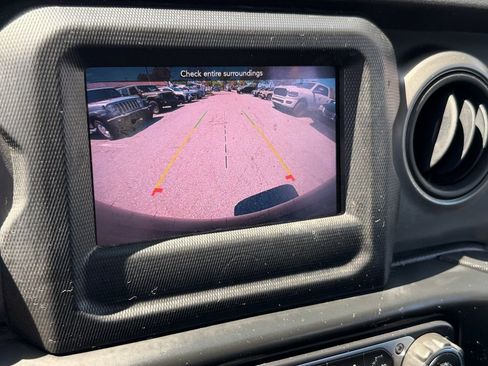 Used 2023 Jeep Wrangler Sport AWD/4WD image 16