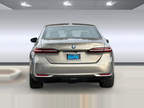 Used 2026 BMW i5 eDrive40 image 9