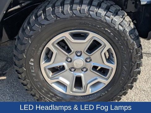 Used 2017 Jeep Wrangler Unlimited Rubicon w/ Connectivity Group image 11