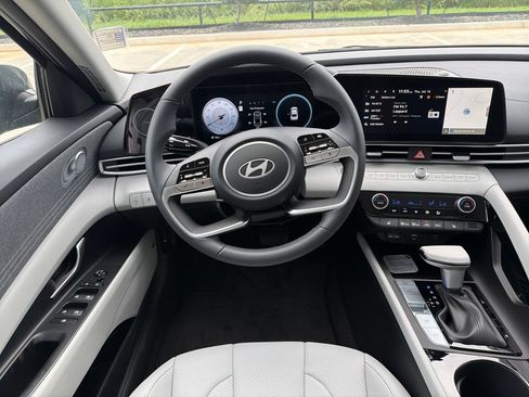 New 2026 Hyundai Elantra Limited FWD image 17