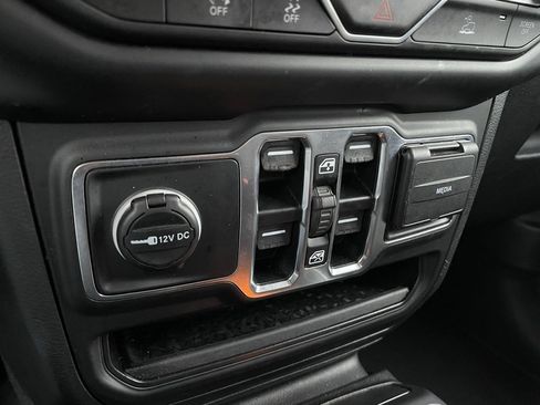 Used 2023 Jeep Gladiator Sport image 19