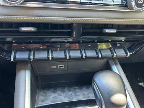 Used 2023 Chevrolet Colorado ZR2 image 24