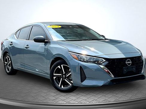 Used 2024 Nissan Sentra SV FWD image 2