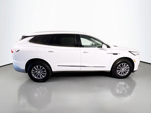 Used 2023 Buick Enclave Essence image 11