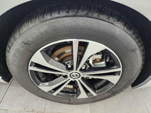 Used 2023 Nissan Sentra SV image 3