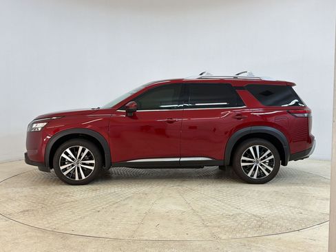Used 2025 Nissan Pathfinder Platinum w/ Black Appearance Package AWD/4WD image 2
