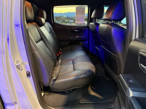 Used 2018 Toyota Tacoma TRD Off-Road AWD/4WD image 29