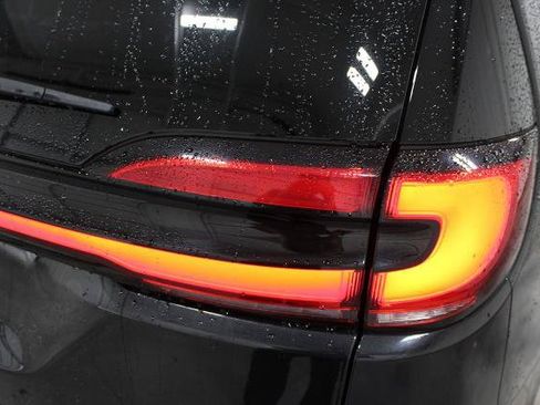Used 2023 Chrysler Pacifica Limited FWD image 26
