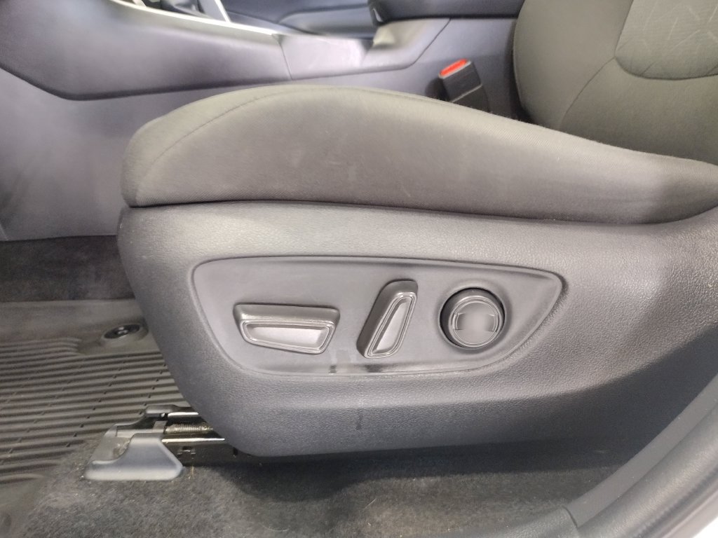 Used 2022 Toyota RAV4 XLE w/ XLE Grade Weather Package AWD/4WD image 21