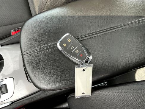 Used 2024 Chevrolet Malibu LT FWD image 35