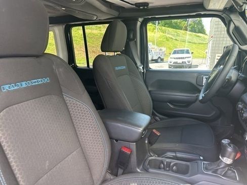 Used 2025 Jeep Wrangler Unlimited Rubicon 4xe w/ Convenience Group AWD/4WD image 12