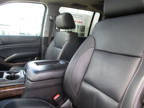 Used 2016 Chevrolet Suburban LT RWD image 34