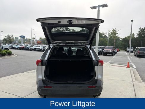 Used 2021 Toyota RAV4 XLE w/ Convenience Package FWD image 10