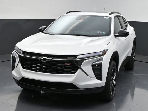New 2026 Chevrolet Trax RS w/ Sunroof Package FWD image 3