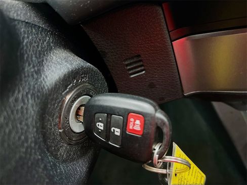 Used 2022 Toyota Tacoma SR image 31