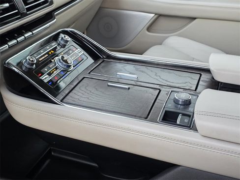 Used 2021 Lincoln Navigator Reserve w/ Luxury Package image 31