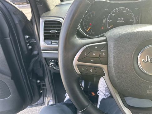 Used 2018 Jeep Grand Cherokee Limited image 28