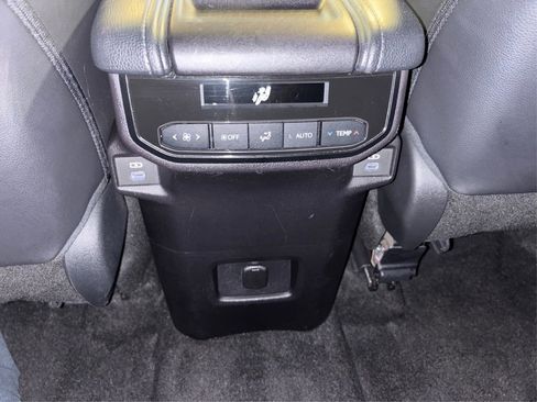 Used 2025 Toyota Grand Highlander AWD image 29