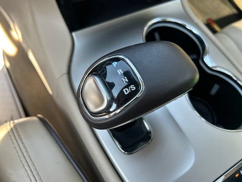 Used 2015 Jeep Grand Cherokee Overland AWD/4WD image 28