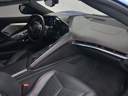Used 2022 Chevrolet Corvette Stingray Premium Conv w/ Z51 Performance Package RWD image 12
