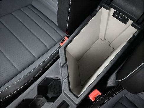 New 2025 Volkswagen Jetta SE image 4