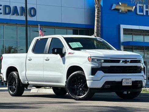 Used 2025 Chevrolet Silverado 1500 RST image 2