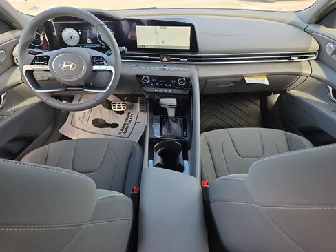 New 2025 Hyundai Elantra SEL image 11