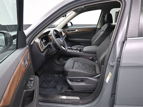 New 2026 Volkswagen Atlas SE image 9