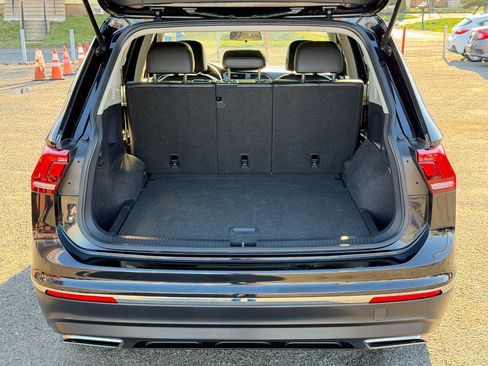 Used 2020 Volkswagen Tiguan SE w/ Panoramic Sunroof Package image 32