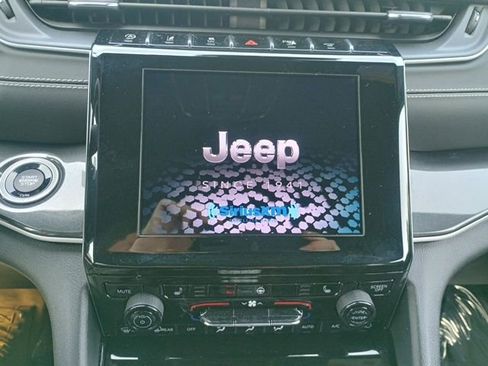 Certified 2023 Jeep Grand Cherokee Altitude AWD/4WD image 33