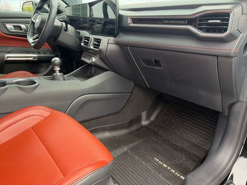 Used 2025 Ford Mustang GT Premium image 16