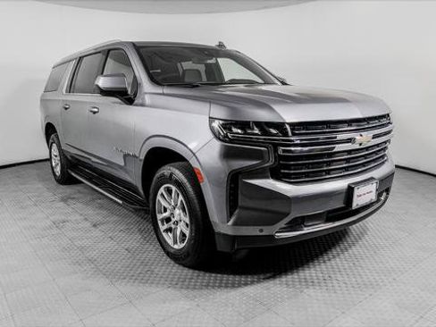 Used 2022 Chevrolet Suburban LT RWD image 11