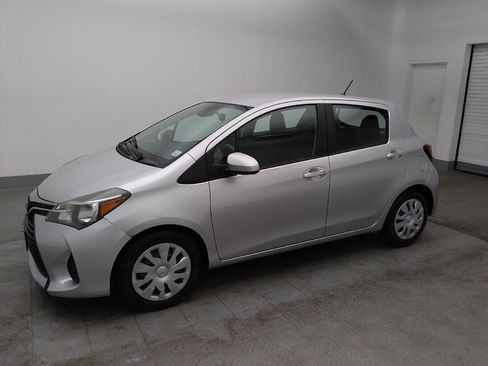 Used 2017 Toyota Yaris L image 2