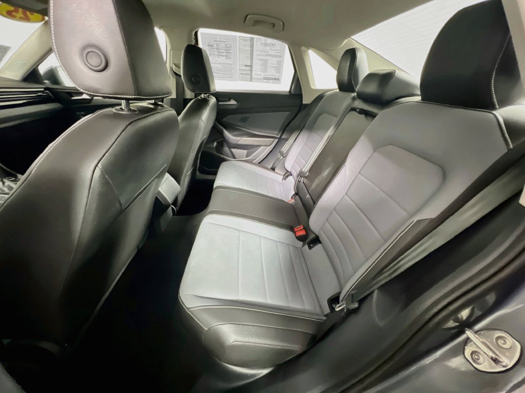 Used 2025 Volkswagen Jetta SE FWD image 27