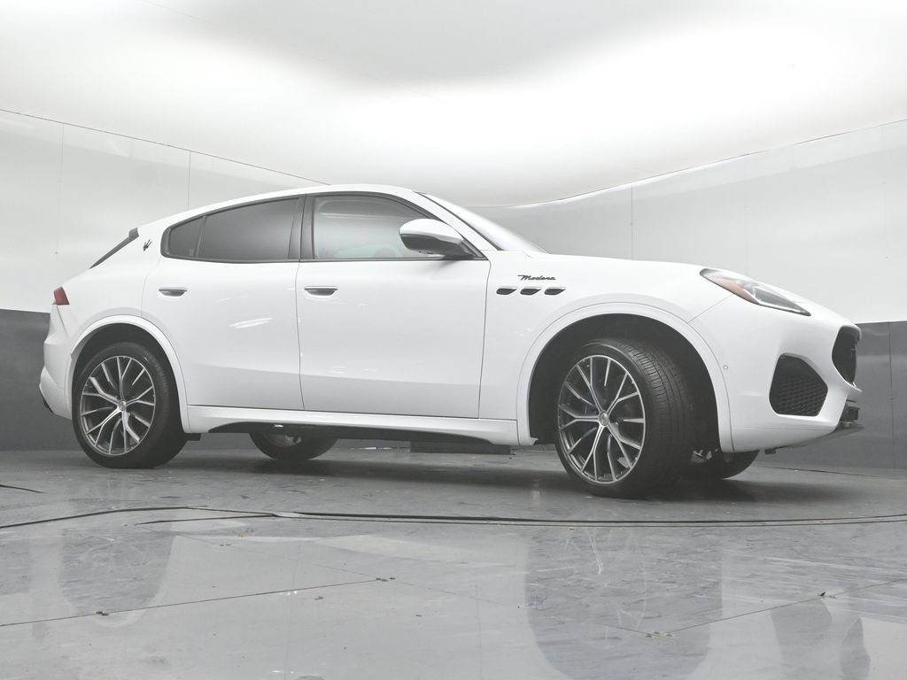 Used 2023 Maserati Grecale Modena AWD/4WD image 34