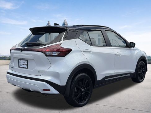 Certified 2024 Nissan Kicks SR FWD image 3
