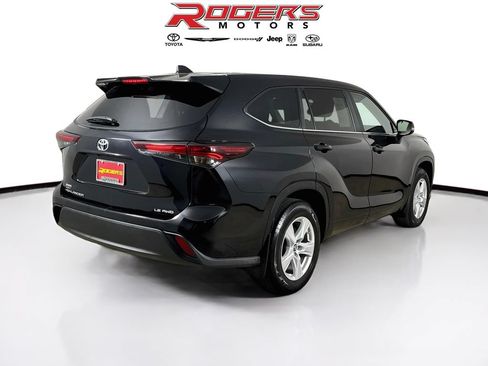 Certified 2024 Toyota Highlander AWD image 13