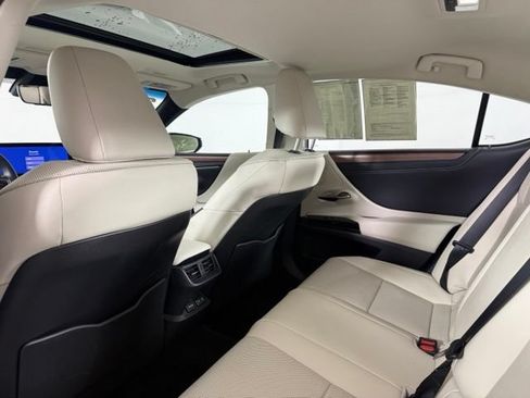 Used 2025 Lexus ES 300h w/ Premium Package FWD image 20