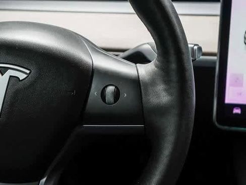 Used 2021 Tesla Model Y Long Range image 17