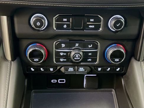 Used 2024 Chevrolet Tahoe Premier image 17