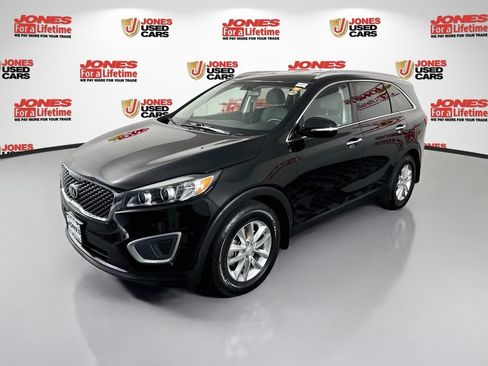 Used 2018 Kia Sorento FWD image 11