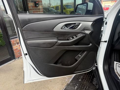 Used 2020 Chevrolet Traverse LT image 19