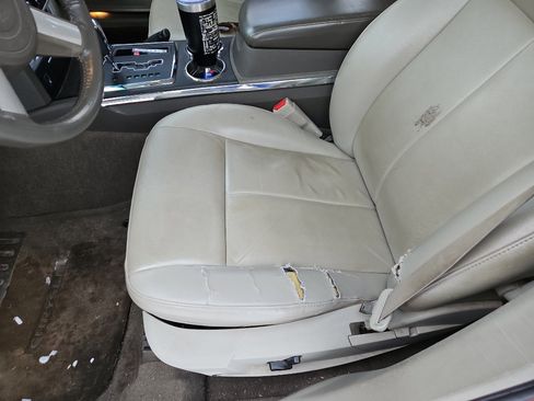 Used 2009 Chrysler 300 Touring image 9