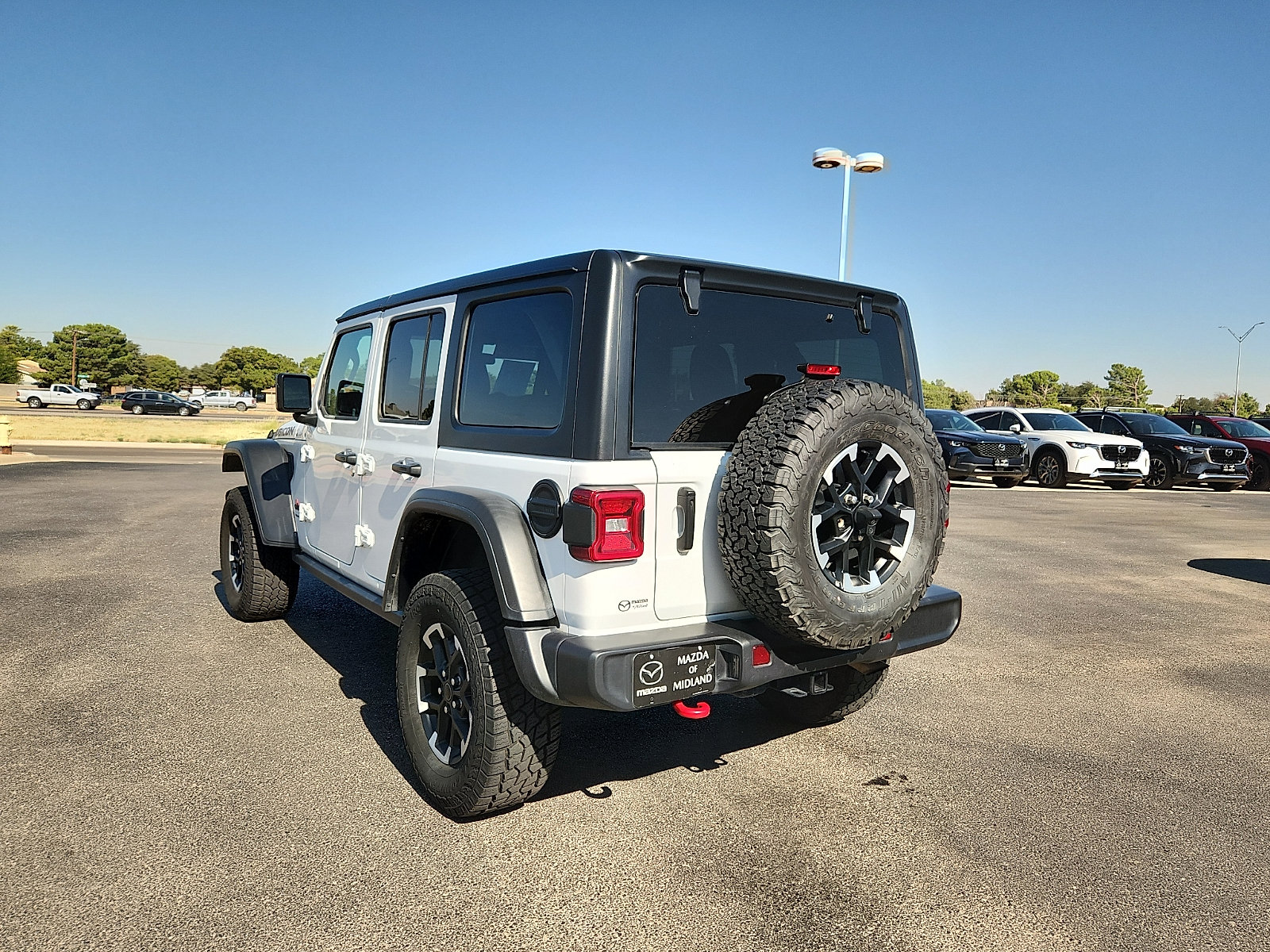 Used 2025 Jeep Wrangler Unlimited Rubicon AWD/4WD image 4