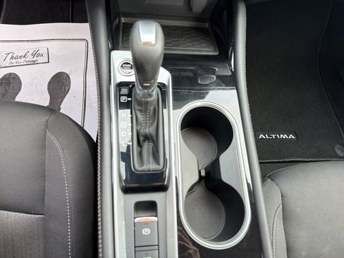 Used 2023 Nissan Altima 2.5 SV w/ SV Premium Package FWD image 14