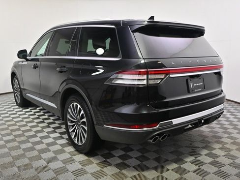 Used 2023 Lincoln Aviator Standard w/ Premium Package image 4