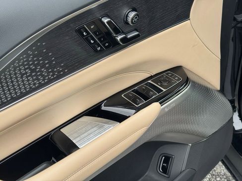 New 2025 Cadillac Lyriq Sport w/ Nappa Leather Package image 18